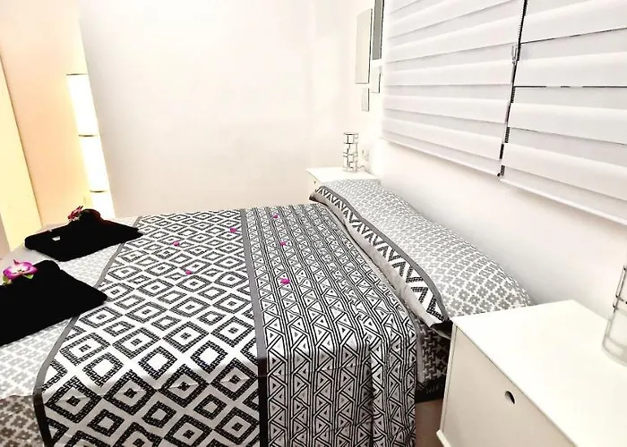 Fantastic 3 Bedroom Next Playa Americas & Wifi Free *