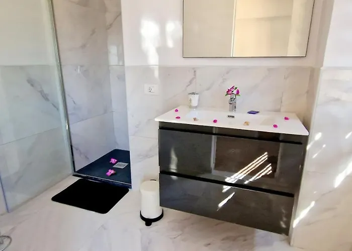 Fantastic 3 Bedroom Next Playa Americas & Wifi Free Ferienhaus